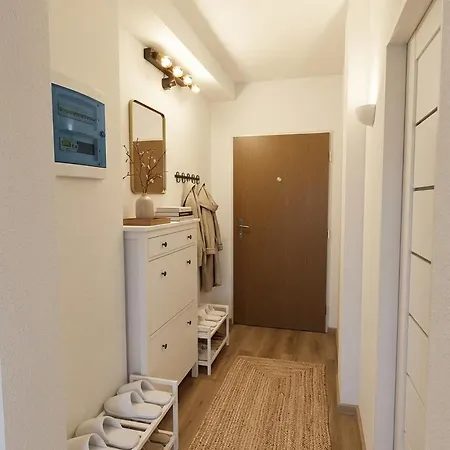 Modern Luxury Haven With Balcony View & Jacuzzi Near Airport Praha