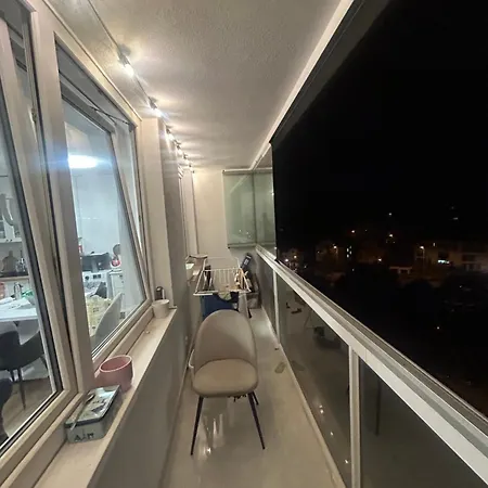 Modern Luxury Haven With Balcony View & Jacuzzi Near Airport Apartmán Praha