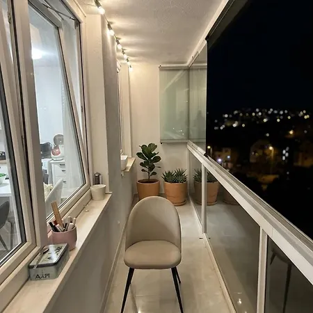 Apartmán Modern Luxury Haven With Balcony View & Jacuzzi Near Airport Praha